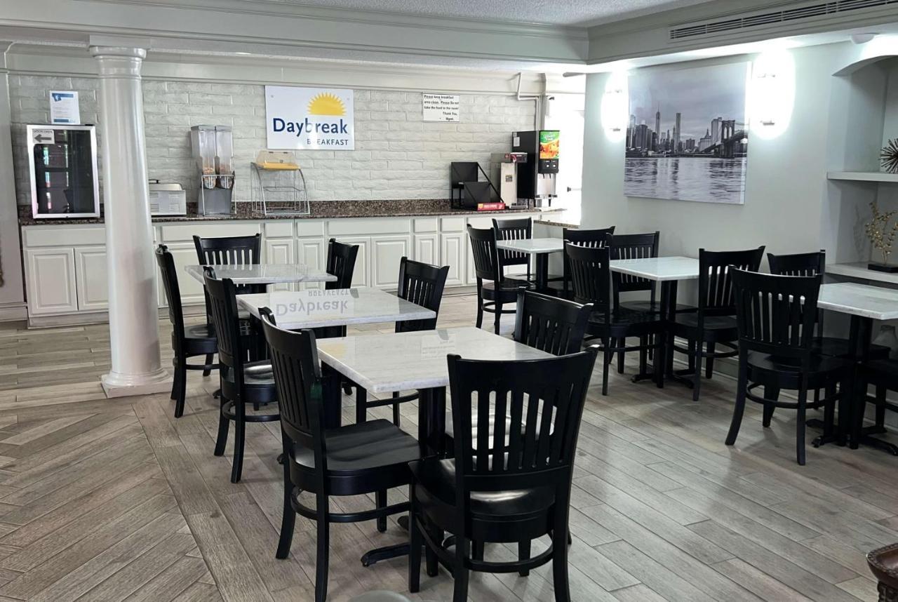 Days Inn By Wyndham Birmingham/West Exterior foto